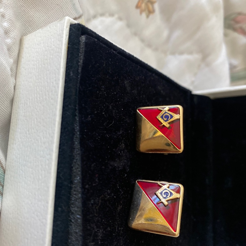 VINTAGE MASON Masonic Freemason Goldtone Red Enamel Cuff links Jewelry Mens